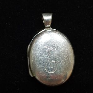 Engraved Cursive "T" 925 Locket